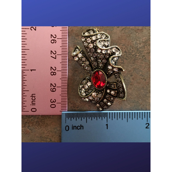 Heidi Daus "Collector Edition" Swarovski Crystal “Deco” RIBBON Pin/Brooch, NWOB - Picture 6 of 7